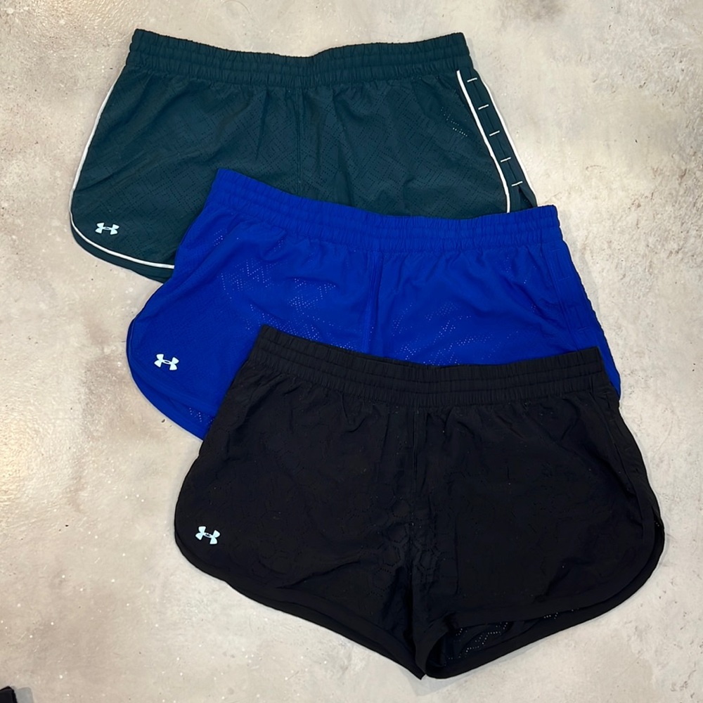 Under Armour - Size M running shorts